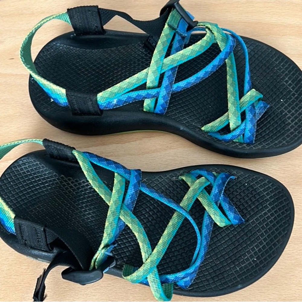 Women’s green/blue size 6 wide Chaco sandal